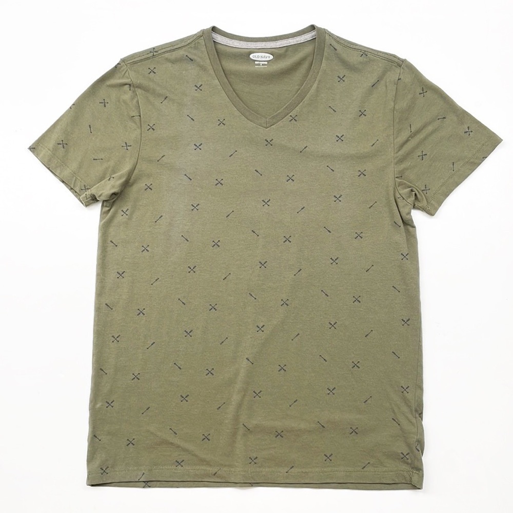 Old Navy olive green arrow print v-neck short sleeve shirt